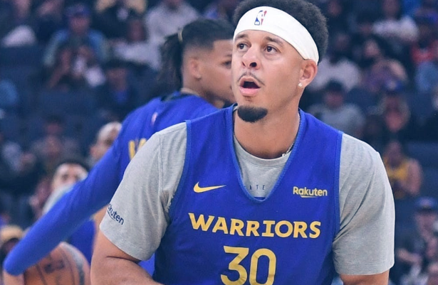 开云体育官网-走好自己的路：斯蒂芬背后的人！