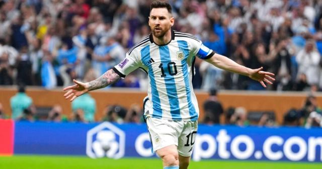 1698678138007002349.jpg lionel-messi-celebra-tras-anotar-de-penal-el-primer-gol-de-argentina-en-la-final-de-la-copa-mundial.jpg