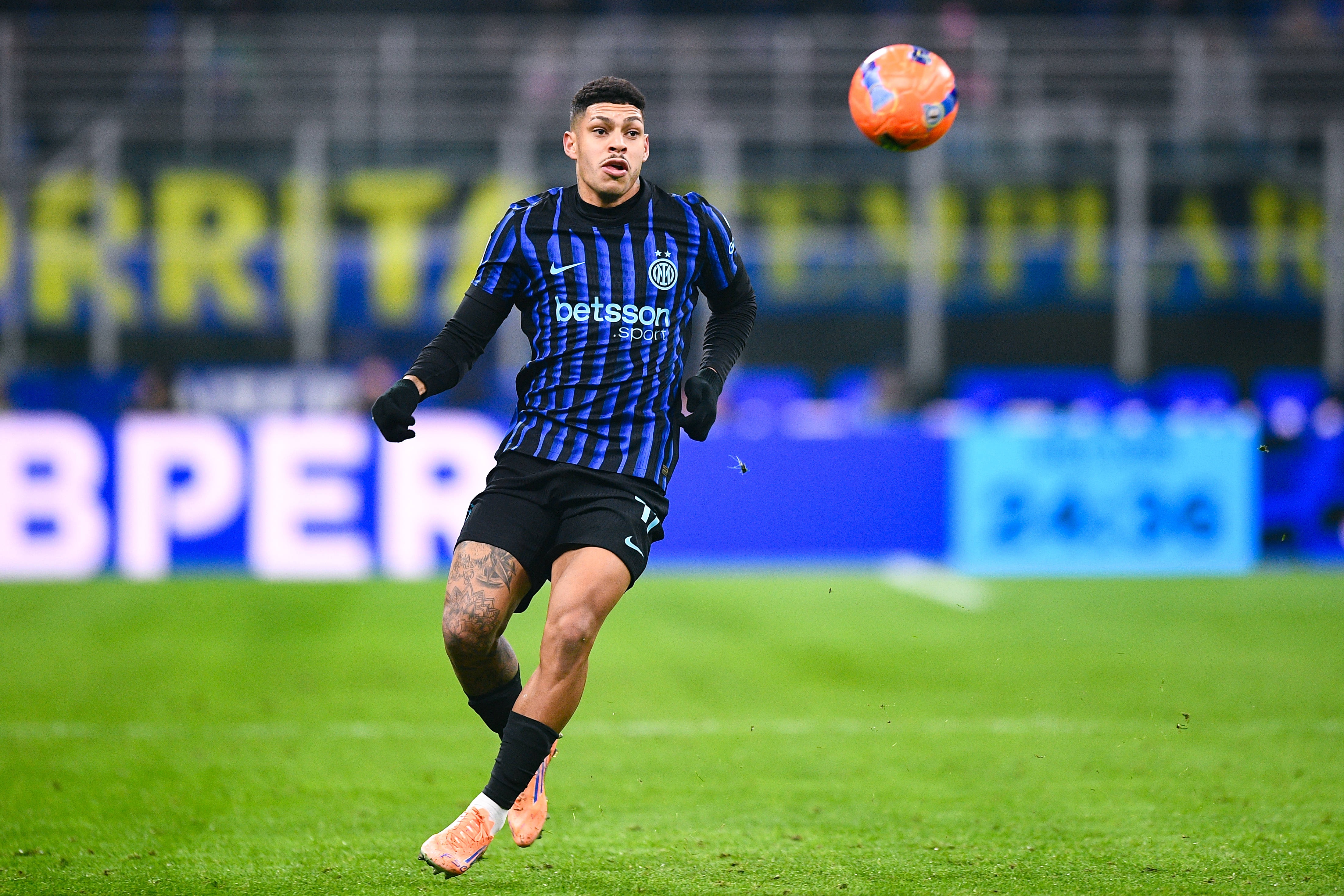 开云Kaiyun官网入口-米体：恩里克踢出灾难性的表现，0-2落后他被换下后国米完成逆转