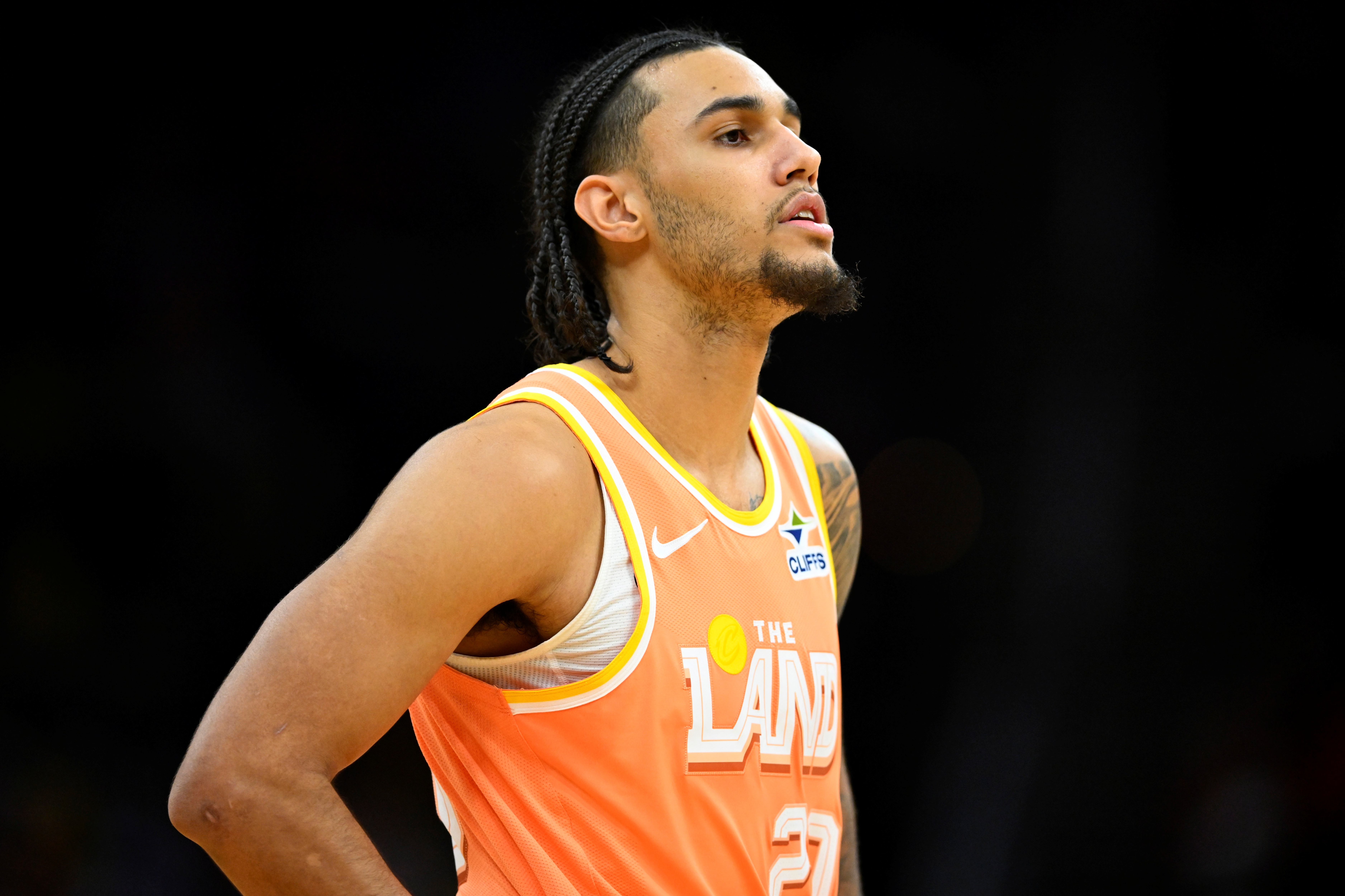 开云体育-中国官网登录入口-杰伦·泰森本赛季防守数据：坎宁安18中5 马克西14中4 穆雷7中1