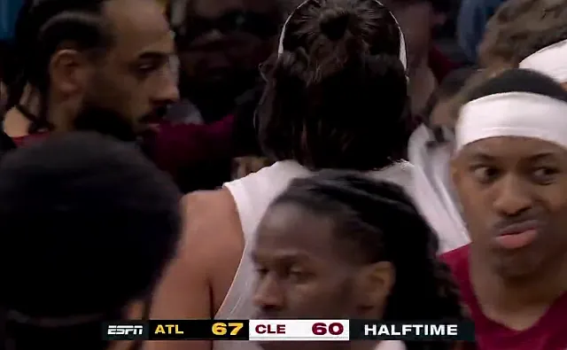 开云Kaiyun官网入口-半场：骑士以60-67落后老鹰，莫布利16+10米切尔14分